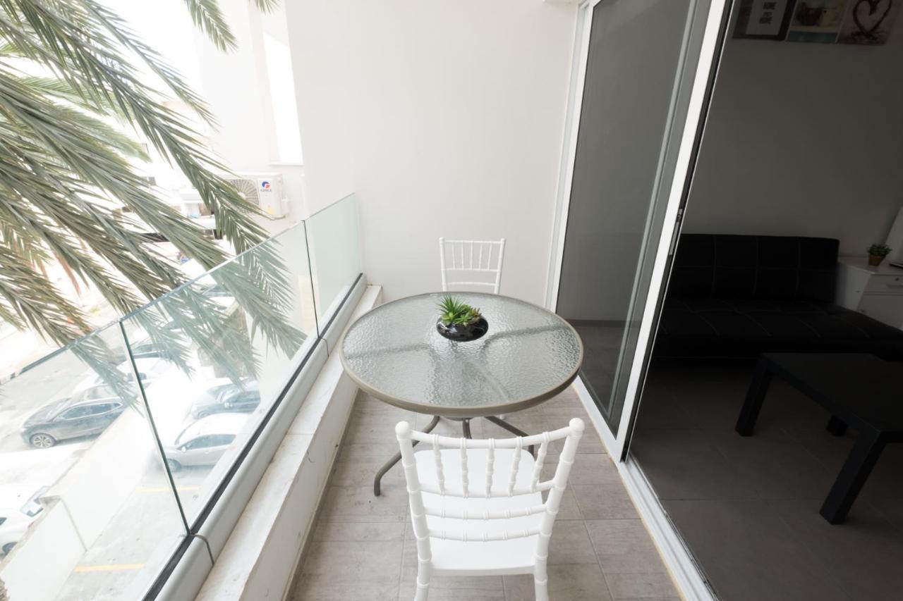 Spacious Studio Downtown Larnaca Esterno foto